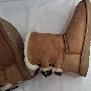 UGG Bailey Bow II SZ  4 Y Womens SZ 6